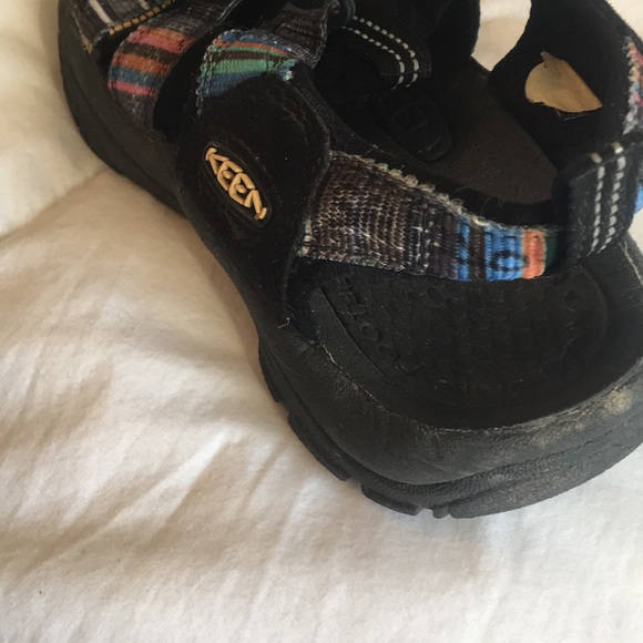 Keen closed toe waterproof sandals 5.5 - Picture 11 of 16